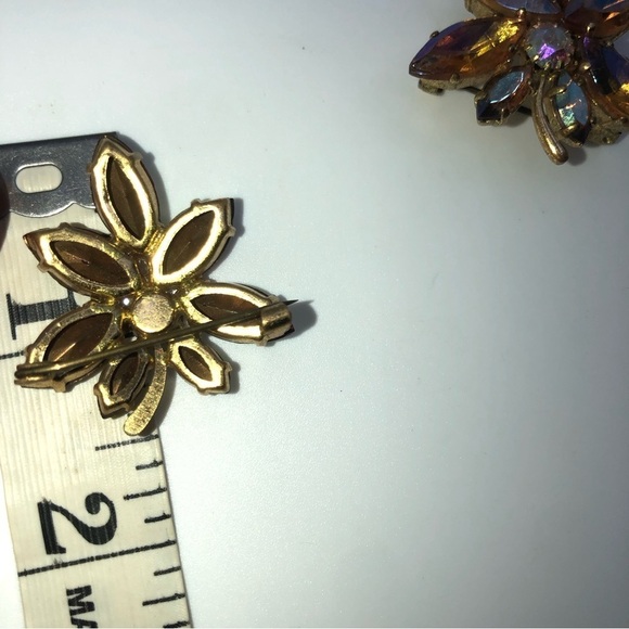 AURORA Borealis AB Crystal Topaz Brown Floral Leaf Brooch Gold Tone Metal 1.5” - Picture 4 of 4